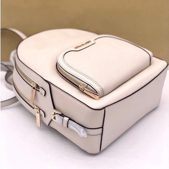 Michael Kors Jaycee Medium
Pebbled Leather Backpack Light - Picture 5 of 12